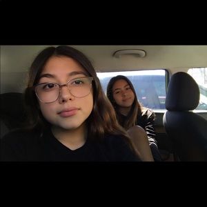 Meet your Posher, Mia